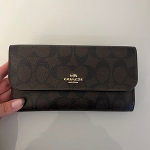 Coach wallet, pink interior